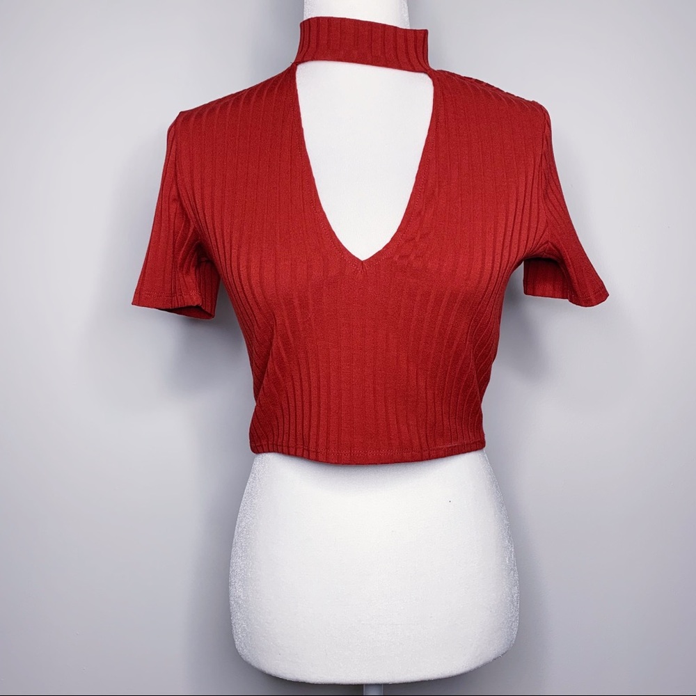⚡️SALE Express Cutout Crop Top - Picture 2 of 5
